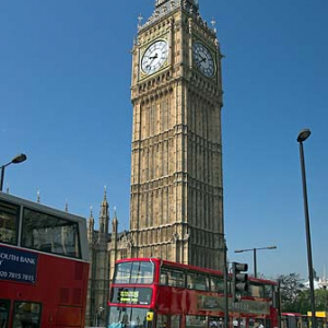 Parlamet z wieżą zegarową Big Ben w Londynie.